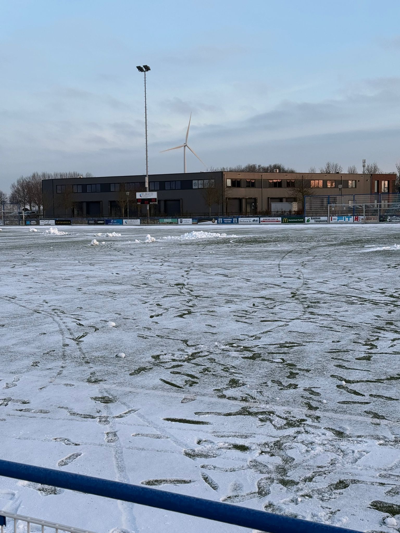 Kunstgrasvelden weer bespeelbaar